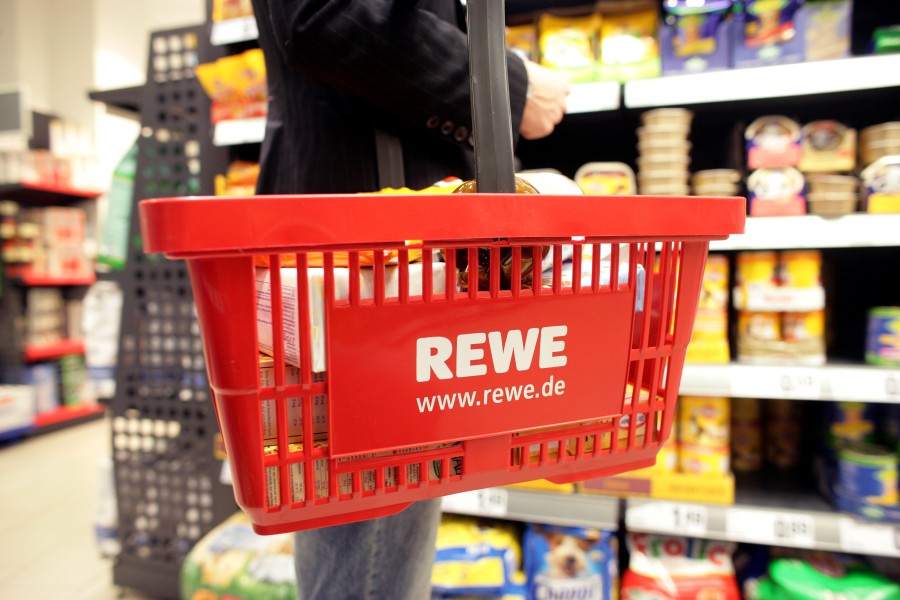 Nach dem Nachweis von Bakterien werden tiefgefrorene Bio-Kräuter von Rewe in mehreren Bundesländern zurückgerufen. Auch in Niedersachsen. (Symbolbild)