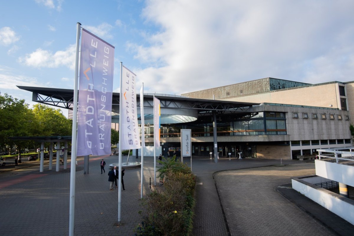 stadthalle braunschweig neonazis eklat ratssitzung