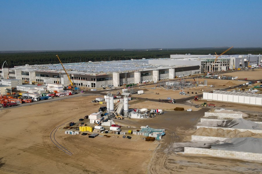 Das Baugelände der Tesla Gigafactory östlich von Berlin. In der Fabrik sollen ab Juli 2021 maximal 500 000 Fahrzeuge pro Jahr vom Band rollen.