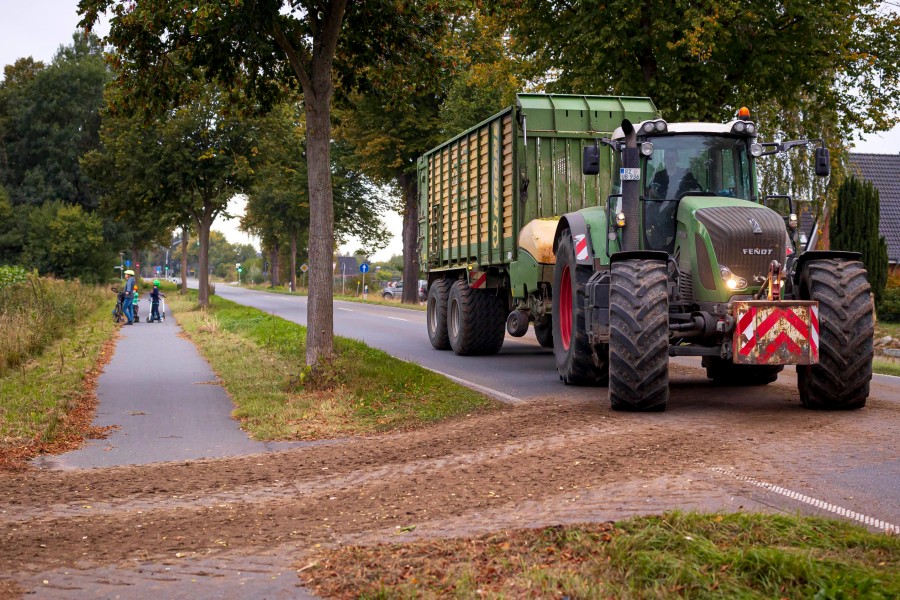 Wolfenbüttel: Die Erntefahrzeuge verlieren auf den Straßen gerne Dreck. (Archivbild)