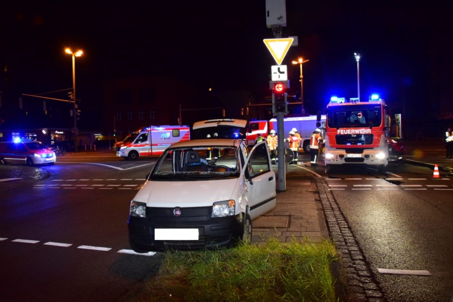 Hier steht das Auto schon wieder auf allen Vieren.