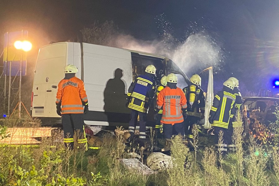 Im Einsatz waren rund 50 Kräfte der Feuerwehren Ahnsen, Meinersen, Müden und Leiferde, mehrere Rettungswagen, drei Notärzte und der organisatorische Leiter des Rettungsdienstes.