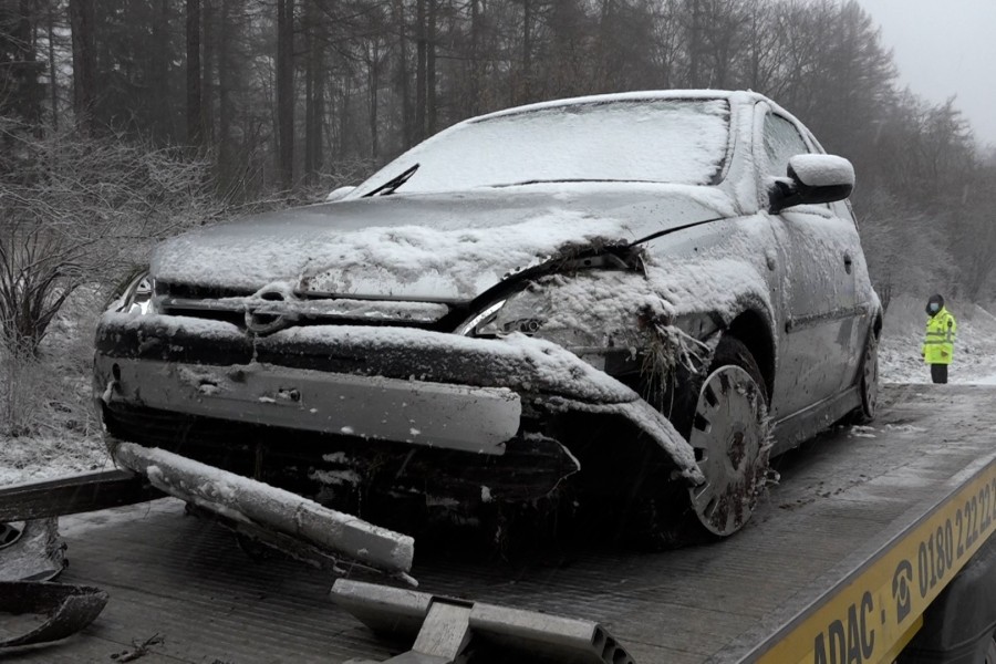 Auch auf der A36 im Bereich Flöthe krachte es am Freitag.