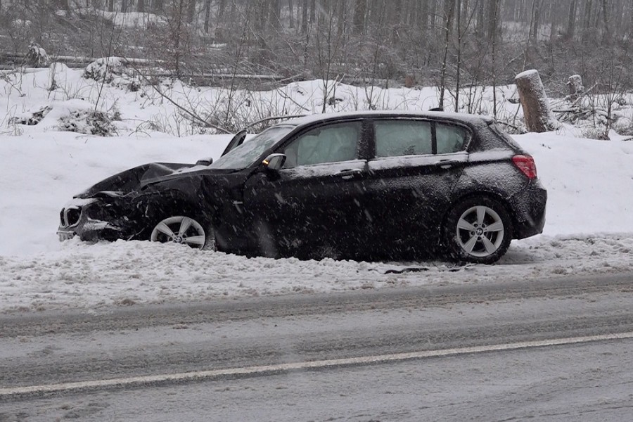 Unter anderem krachte es zwischen Elbingerode und Wernigerode im Harz. Aber auch auf den Autobahnen in Niedersachsen gab es bereits Schnee-Unfälle.  