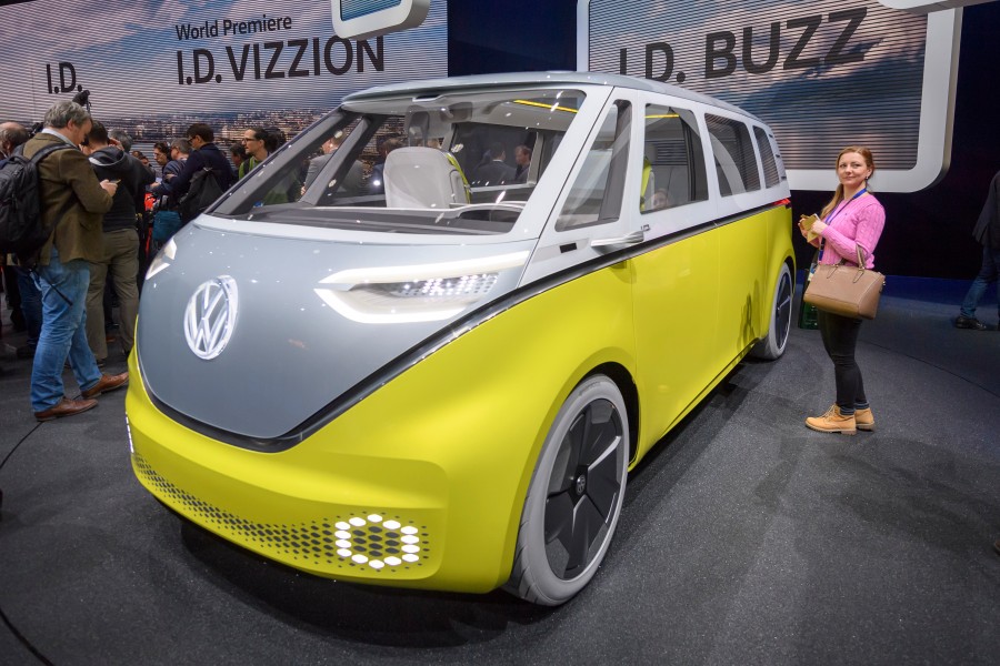 Die Studie des VW ID.Buzz gibt es seit 2017, seitdem hat sich der E-Bulli immer weiterentwickelt. (Archivbild)
