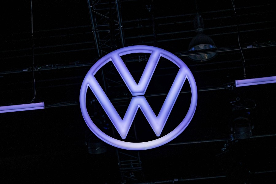 14 VW-Mitarbeiter haben sich mit Corona infiziert. Der Konzern reagiert sofort. 