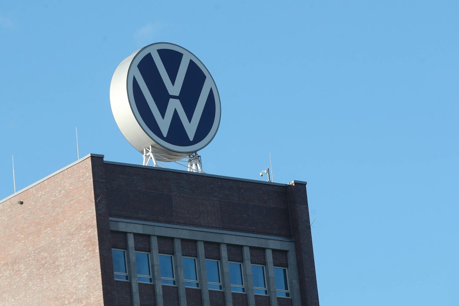 Auch im Stammwerk von VW legen zahlreiche Mitarbeiter die Arbeit für eine Stunde nieder. 