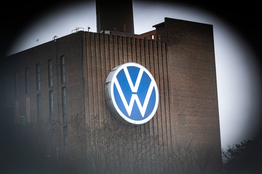 Krasse Vorwürfe! Steckt im VW-Logo ein Hakenkreuz? (Symbolbild)