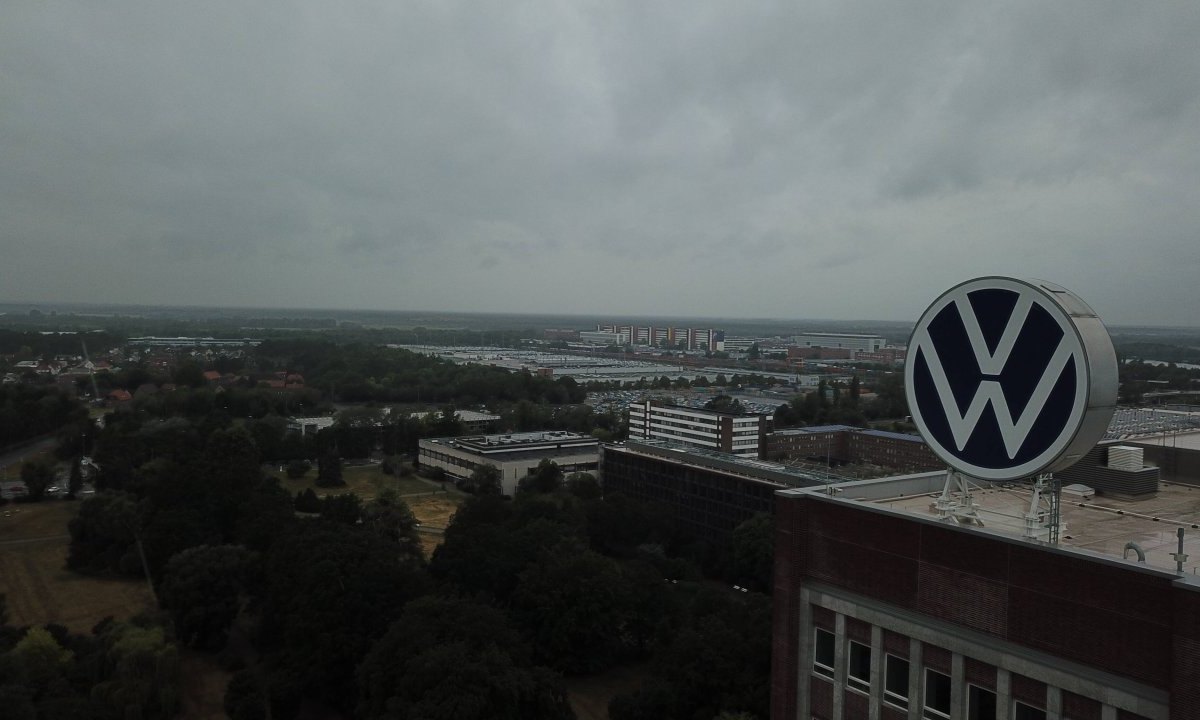 vw logo wob.jpg
