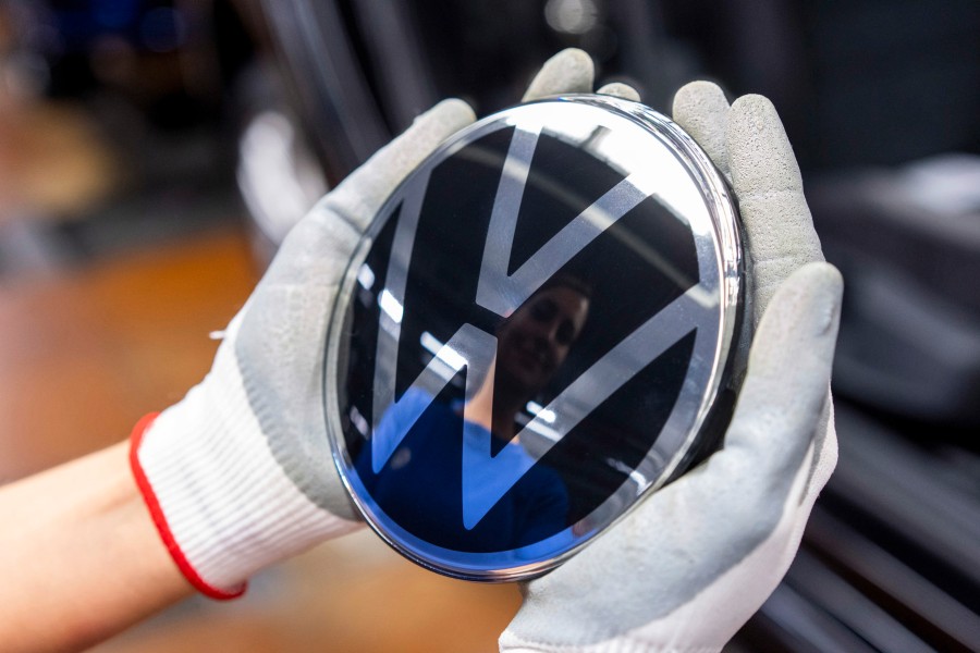 VW muss ein weitere Mitarbeiter in Kurzarbeit schicken. (Symbolbild)
