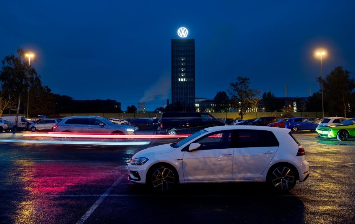 vw parkplatz abend nacht