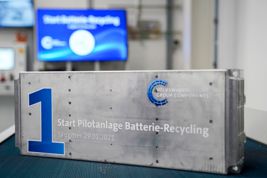 Die Pilotanlage für Batterie-Recycling am Standort Salzgitter ist am Freitag in Betrieb gegangen.