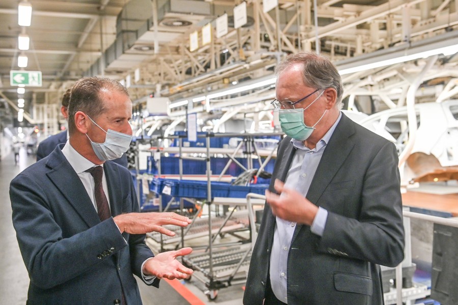 Ministerpräsident Stephan Weil hat VW bereits im April 2020 einen Besuch abgestattet. (Archiv)