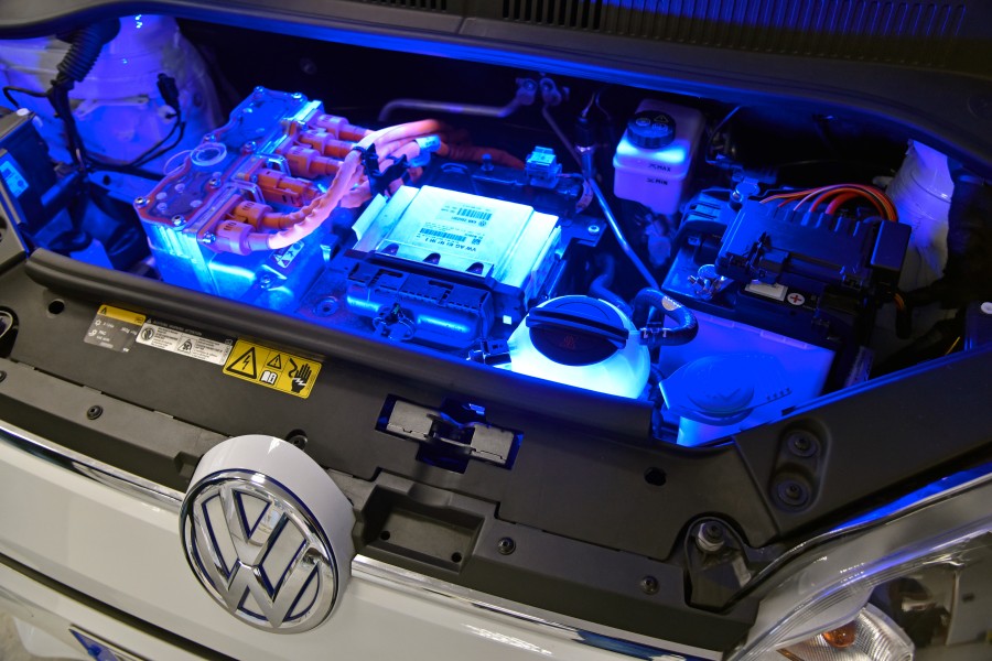 Eine Hochvolt-Lithium-Ionen-Batterie in einem e-up! von VW.