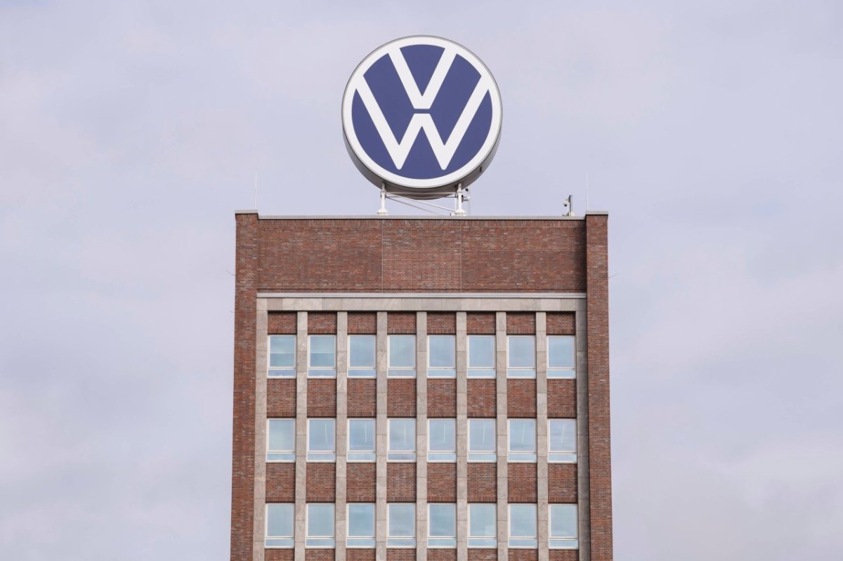 vw-wolfsburg-logo.jpg
