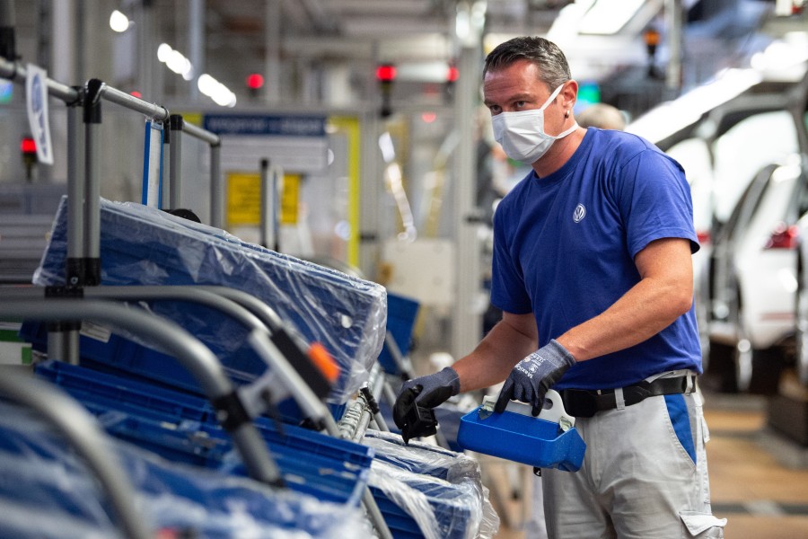 Bei VW in Wolfsburg geht's allmählich wieder los. Die Frage ist nur: Wie lange? (Symbolbild)