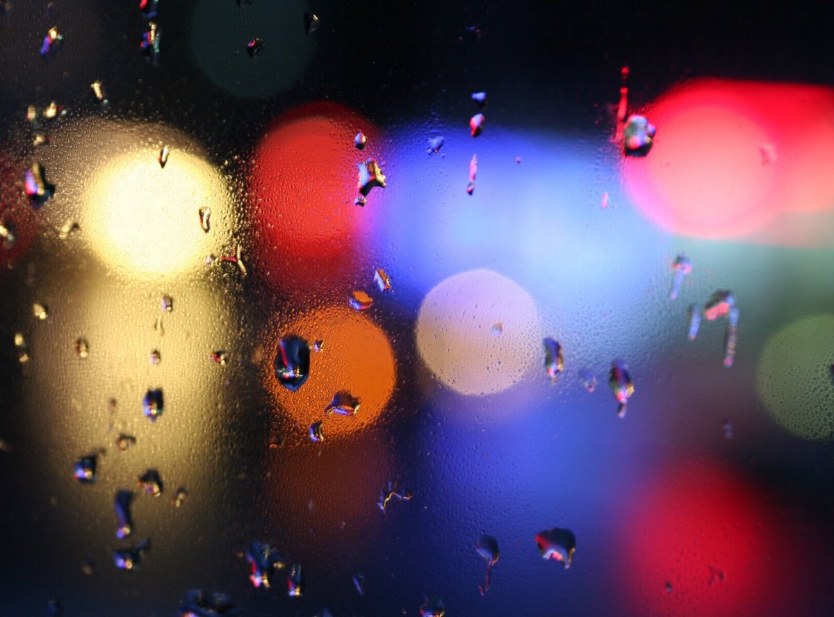 wetter niedersachsen silvester neujahr regen fenster scheibe bunte farben