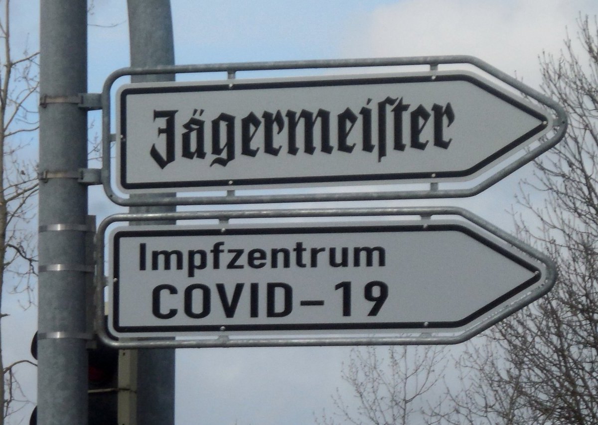 wolfenbüttel schilder jägermeister corona impfzentrum