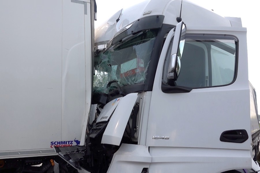 Erneut hat es auf der A2 bei Helmstedt einen Lkw-Unfall gegeben.