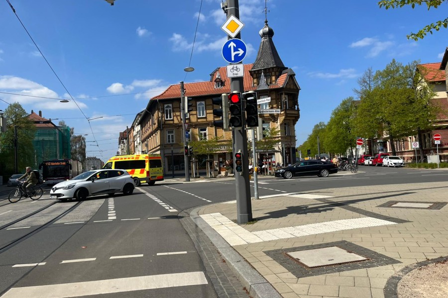 Mit dem neuen Verkehrsschild können die Radfahrer aus Braunschweig auch bei Rot rechts abbiegen. 