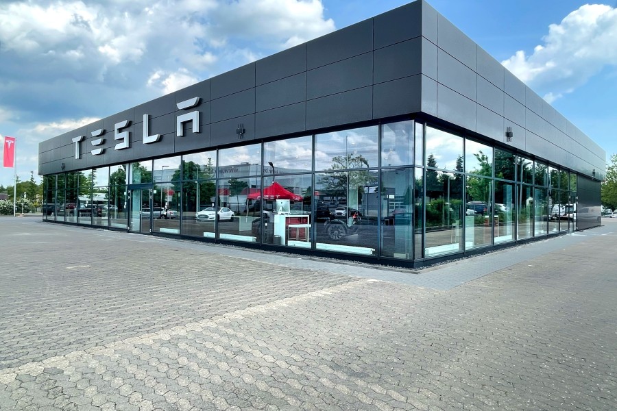 Die neue Niederlassung von Tesla findest du in der Sudentenstraße. 