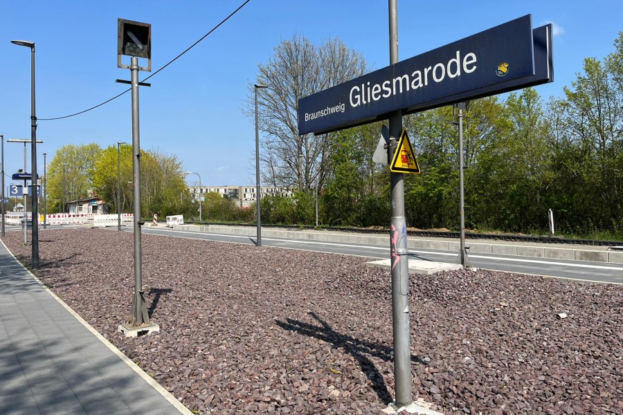Braunschweig: Ob diese Schotterwüste am Bahnhof Gliesmarode eines Tages wirklich mal grün wird?