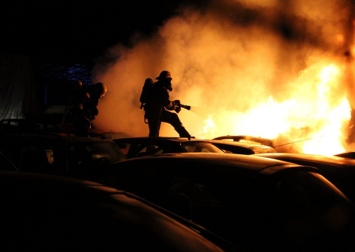 gifhorn autohaus kühl feuer brand feuerwehr audi s8