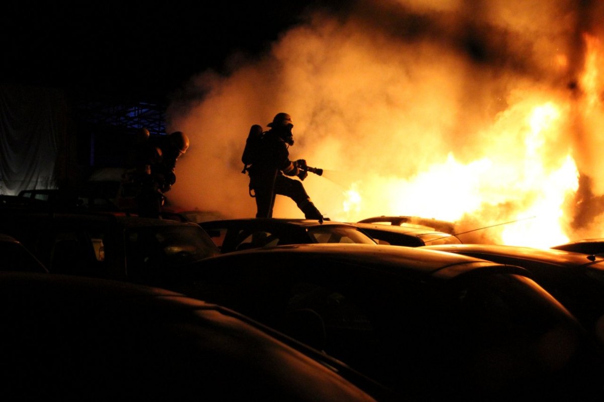 gifhorn autohaus kühl feuer brand feuerwehr audi s8