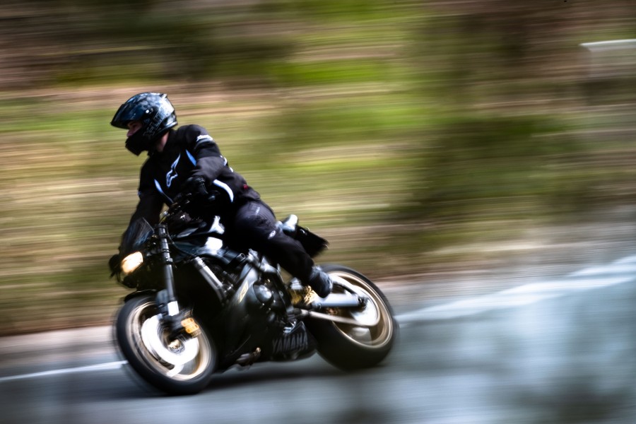Ein Motorradfahrer hat den Harz offenbar mit einer Rennstrecke oder Stuntshow verwechselt. (Symbolbild)