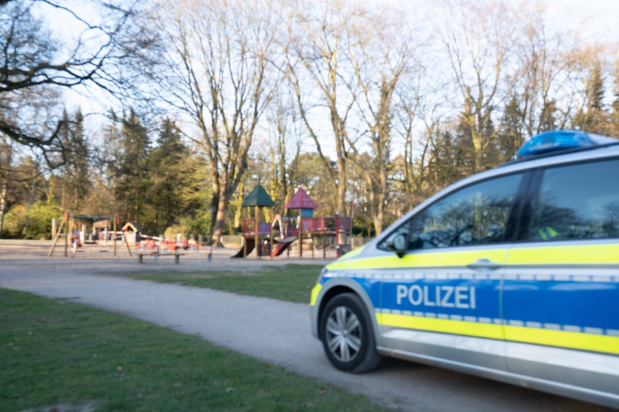 In Helmstedt sind drei Polizisten bei einem Einsatz auf einem Spielplatz (!) verletzt worden. (Symbolbild)