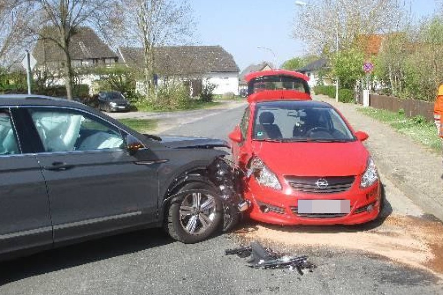 Bei dem Unfall in Scheppau im Kreis Helmstedt wurden ein mann und eine Frau verletzt, zum Glück aber nicht allzu schwer. 