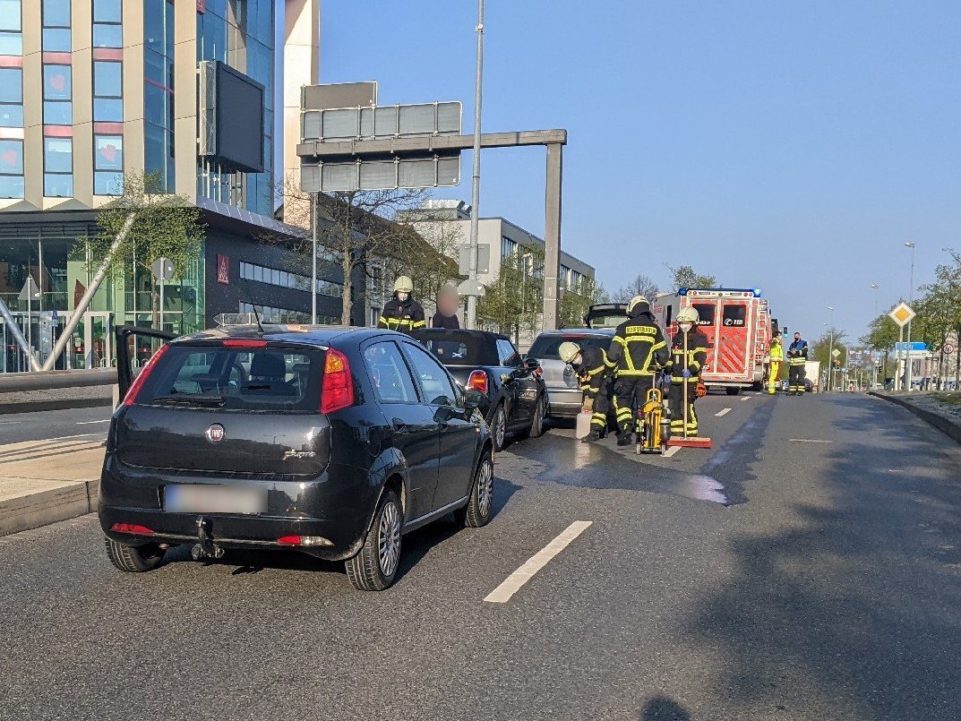 Wolfsburg Unfall auf wichtiger Verkehrsader drei Verletzte news38.de