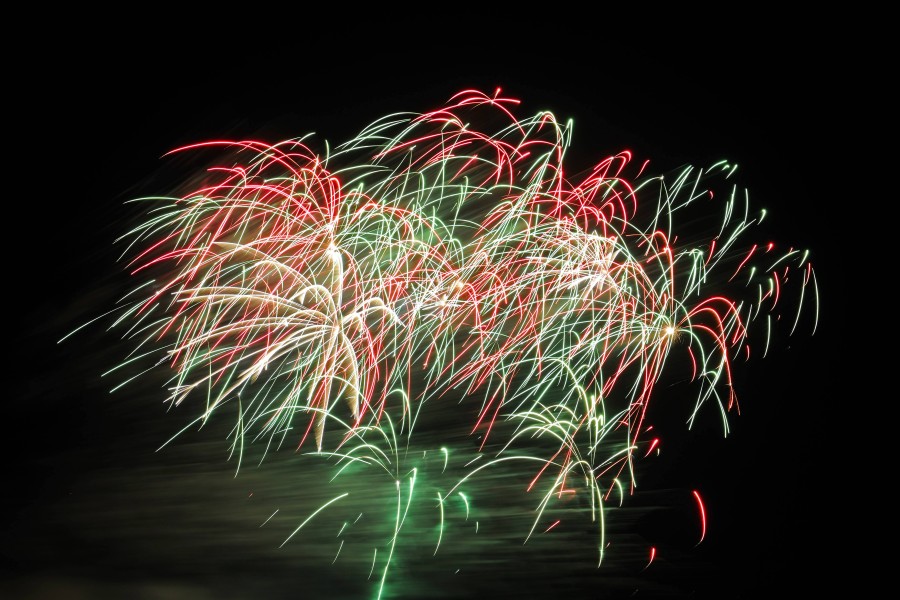 Das Feuerwerk beim Schützenfest in Wolfsburg ist sicher schön anzusehen. Aber, wie sehr stört es Flora und Fauna? (Symbolbild)