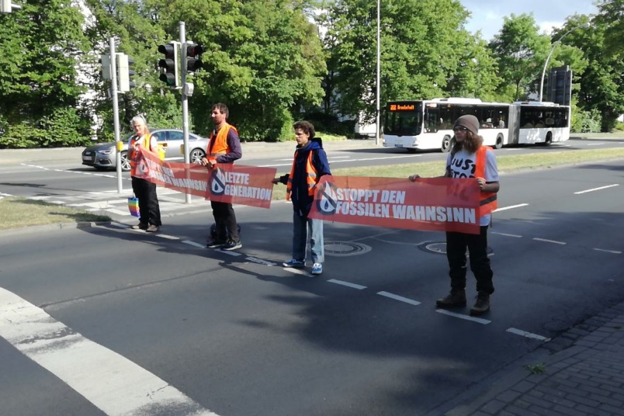Auf der Braunschweiger Straße in Wolfsburg haben heute Aktivisten demonstriert. 