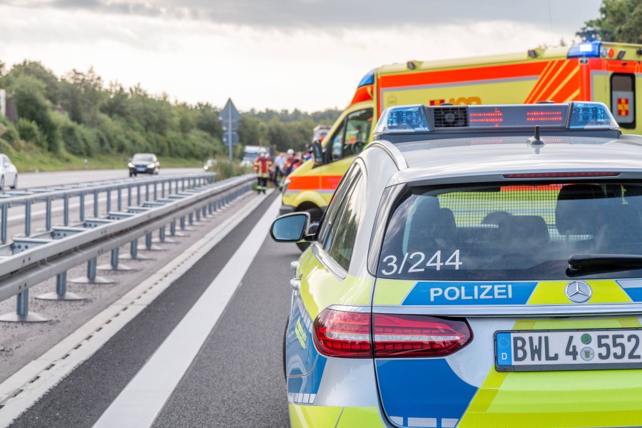 A44 in NRW: Für den Beifahrer könnte der Notarzt nichts mehr tun. (Symbolbild)