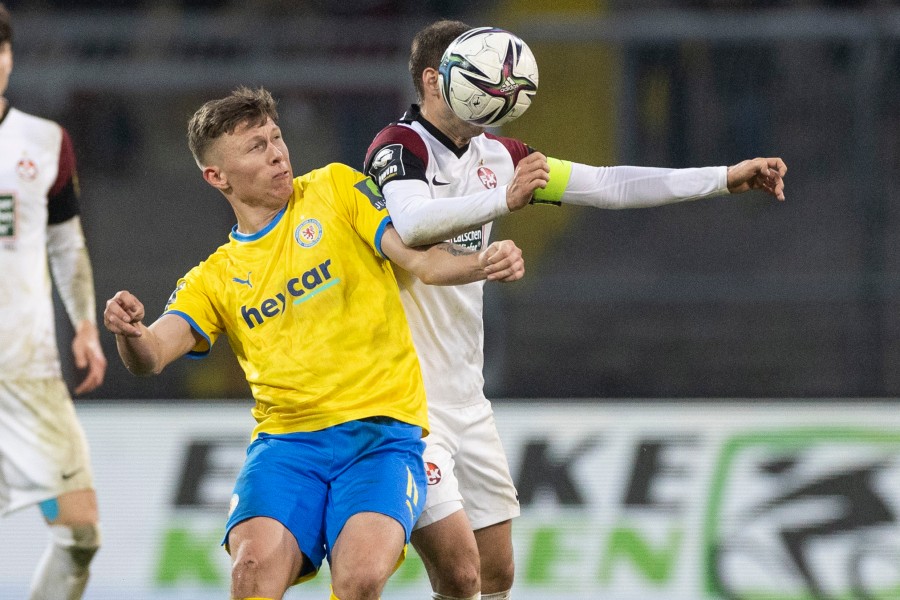 Wird auch weiterhin für Eintracht Braunschweig seinen Körper einsetzen: Luc Ihorst bleibt ein Löwe! (Archivbild)