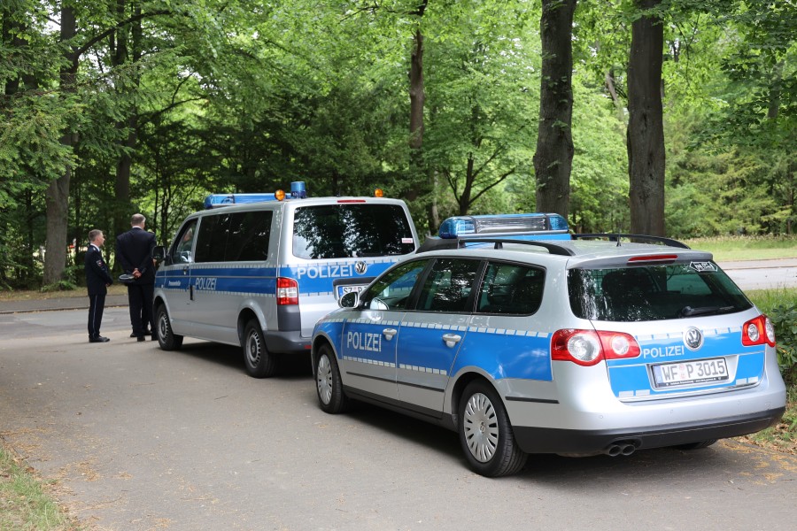Auch die Polizei war bei der Trauerfeier für Anastasia in Salzgitter vor Ort. 