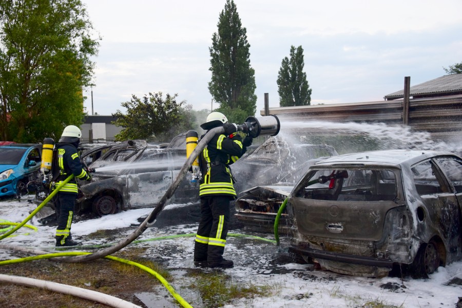 Erst als es schon hell wurde konnte das Feuer-Aus gemeldet werden. 