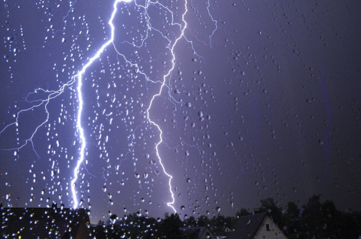 gewitter blitz schauer regen starkregen