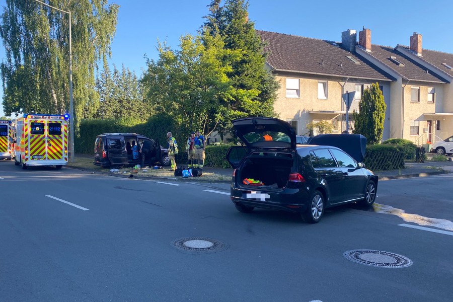Bei dem Unfall in einem Kreuzungsbereich in Helmstedt wurden vier Menschen verletzt.