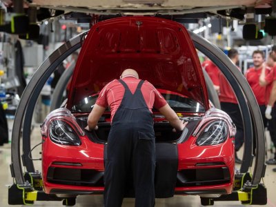vw tochter porsche cayman.jpg