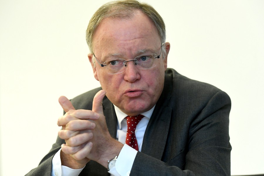 Niedersachsens Ministerpräsident Stephan Weil (SPD) begrüßte die Ankündigung der VW-Tochter. (Archivbild)