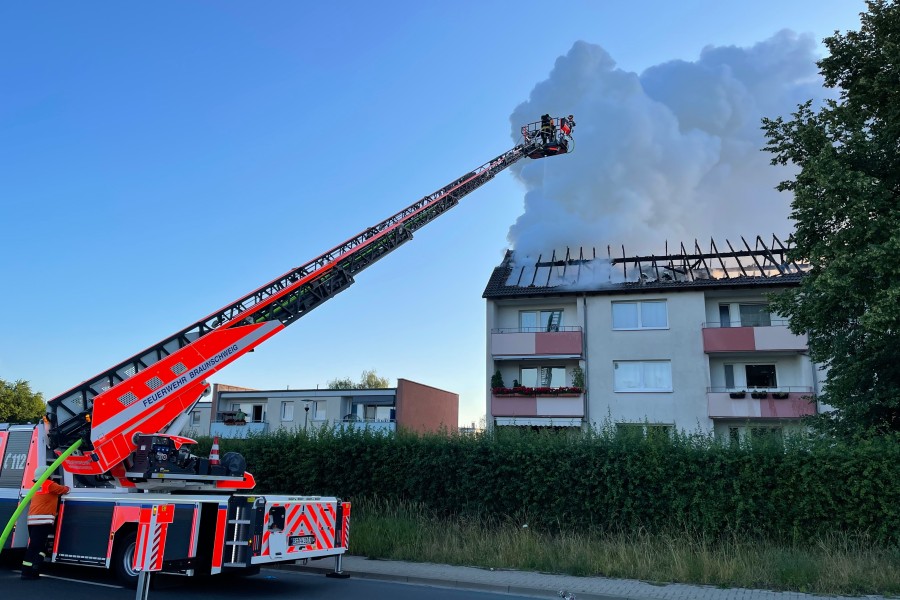 Die Feuerwehr konnte das Feuer in Wolfenbüttel am Dienstagmorgen unter Kontrolle bringen.