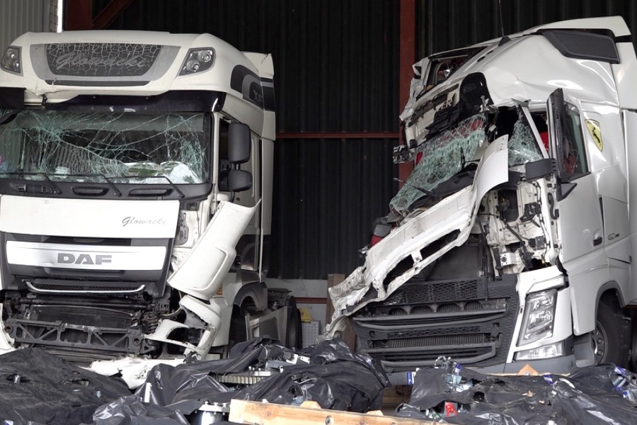 Von den vier Lkw blieben nach dem schweren Unfall auf der A2 bei Helmstedt nur noch Wracks übrig. 