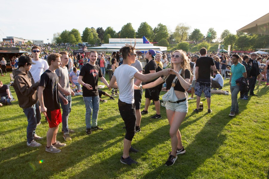 Auf dem „Out For Summer“-Festival treffen sich hunderte Jugendliche in Braunschweig, um den Ferienstart zu feiern. (Symbolbild)