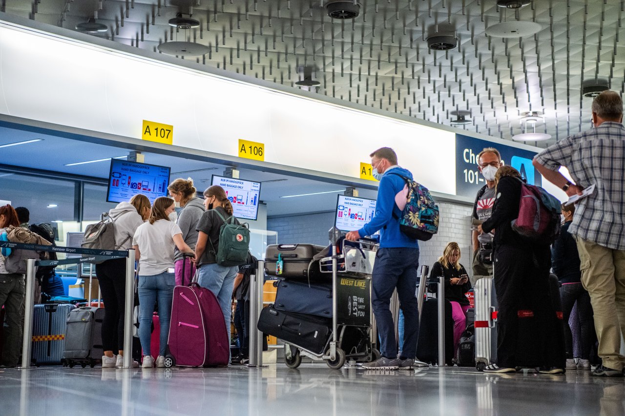 Wie lange dauert das Einchecken am Flughafen Hannover?