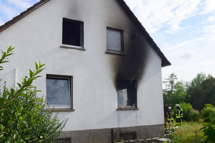Kreis Wolfenbüttel: Der Hausbewohner wurde mit dem Einsatz einer Leiter durch das Fenster gerettet! 
