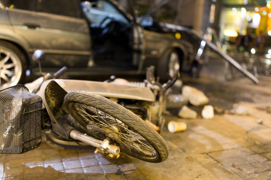 Wolfsburg: 18-Jähriger Motorradfahrer verletzt sich bei heftigem Crash schwer. (Symbolbild)
