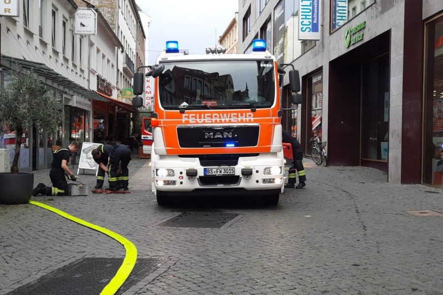 In der Innenstadt von Braunschweig finden mehrere Feuerwehreinsätze statt! 