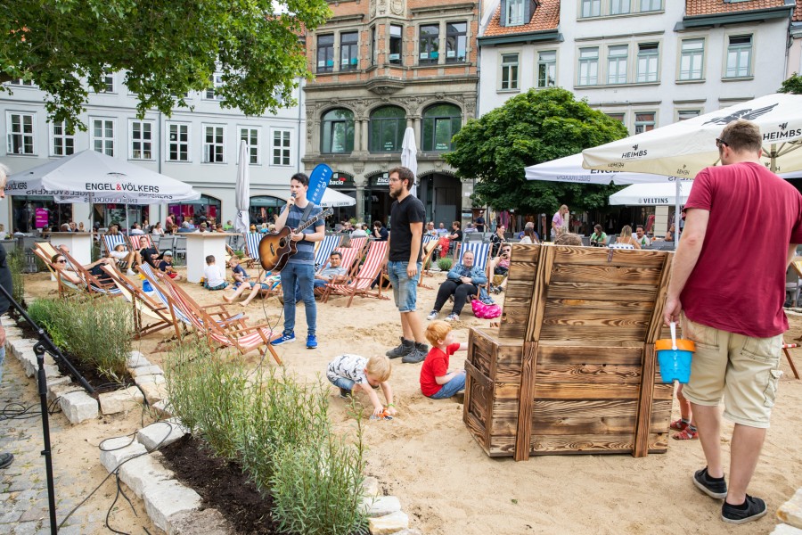 Noch bis zum 14. August kannst du am Kohlmarkt in Braunschweig deine Füße in Sand stecken! 